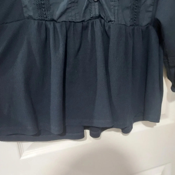 East Adeline Navy Blue 3/4 Sleeve Top in Size 2X - Picture 6 of 9
